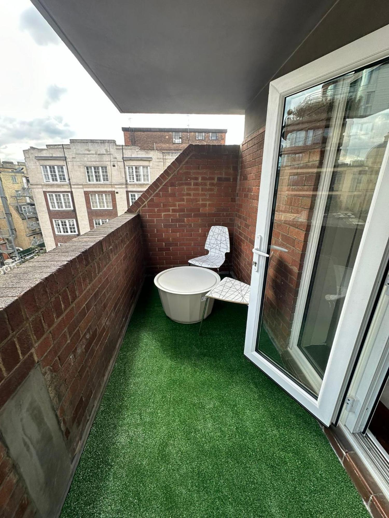 Queens Way London Exterior photo